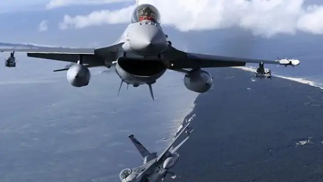 Türk F-16'ları Polonya semalarında NATO sınırlarını koruyor