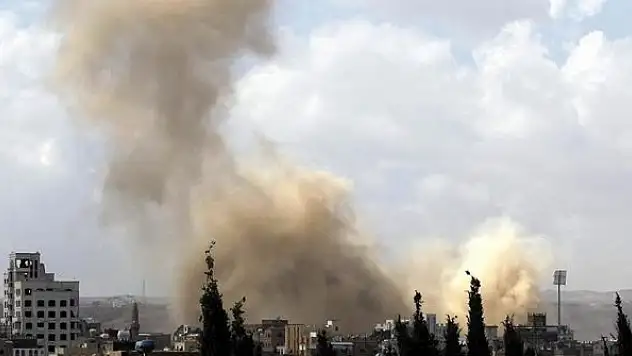 Yemen'de askeri üsse düzenlenen saldırıda 40 asker öldü