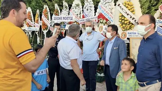 Çocukların Başkan Altay'la fotoğraf çektirme yarışı
