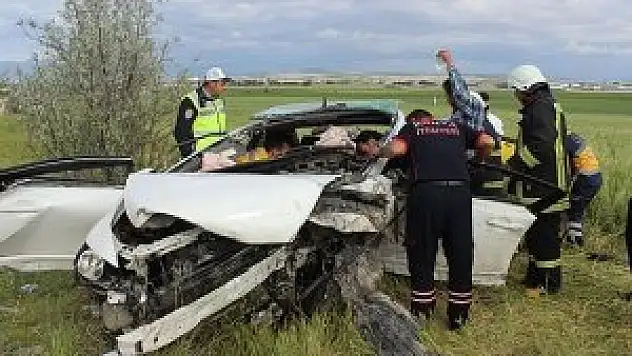 Konya'da otomobil şarampole devrildi: 2 yaralı