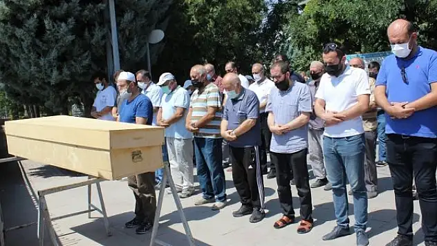 Konya'da Kovid-19 nedeniyle vefat eden akademisyen, son yolculuğuna uğurlandı