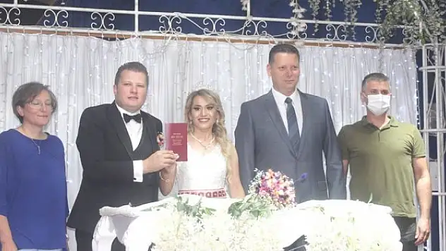 Sinem ile Süleyman dünyaevine girdi