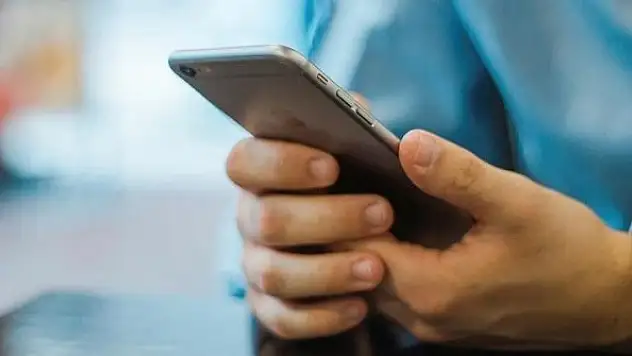 Suudi Arabistan okulda cep telefonu kullanmayı yasakladı