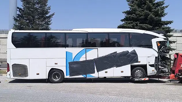 Afyonkarahisar-Antalya yolunda yolcu otobüsü kaza yaptı! Ölü ve yaralılar var