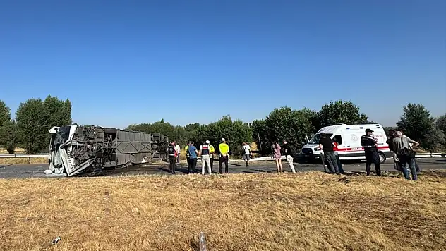Afyonkarahisar-Antalya yolunda otobüs kazası: 22 kişi yaralandı