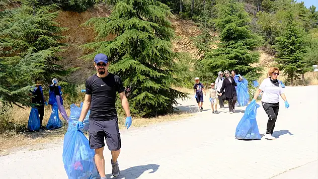Akşehir'de çevreciler yeşil vatan için sahaya indi