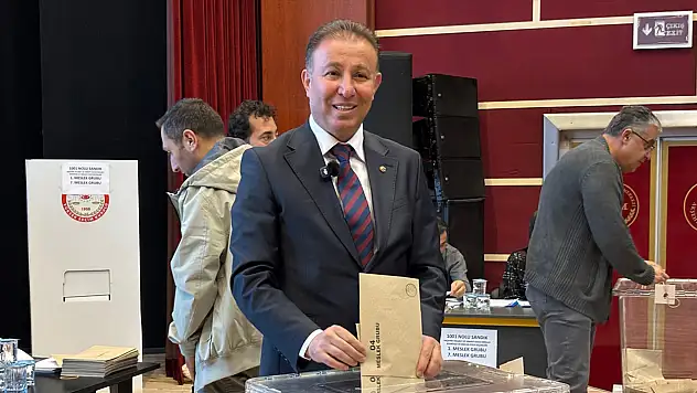 Akşehir Ticaret ve Sanayi Odasında Ender Kalkan güven tazeledi