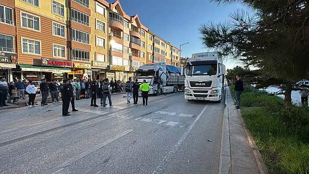 Ankara-Konya kara yolunda kaza! 2 tır ve 1 otomobil birbirine girdi