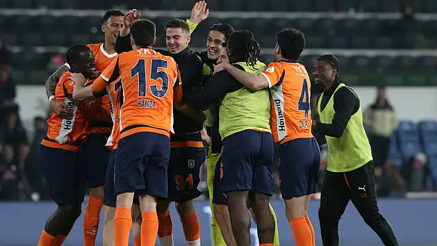 Başakşehir'den gol şov: Avrupa bileti için bir adım daha
