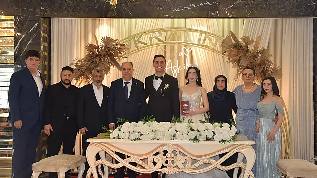 Berke ile Esra mutluluğa 'evet' dedi