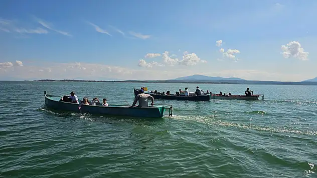 Beyşehir Gölü'nün saklı cenneti: Hacıakif Adası doğaseverleri ağırladı