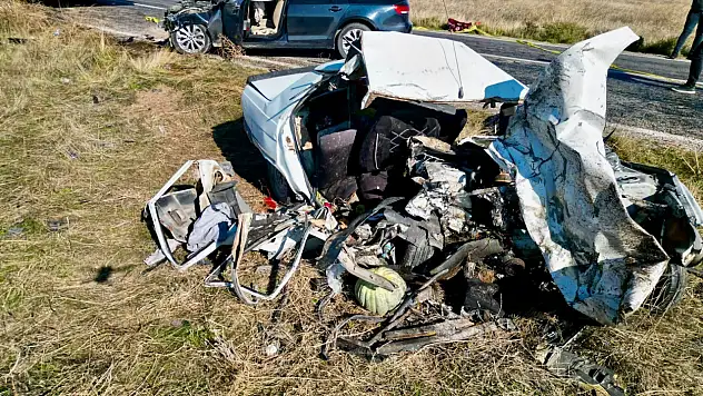 Biri Konya plakalı iki otomobil kafa kafaya çarpıştı: 4 ölü, 4 yaralı