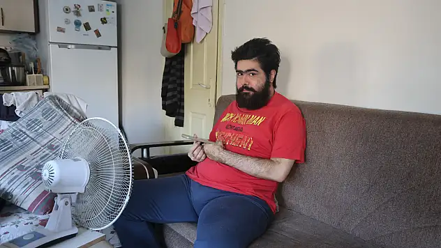 Deprem sonrası sanal dünyaya sığınmıştı: İlaçları bırakan Barış Özbay eve kapandı
