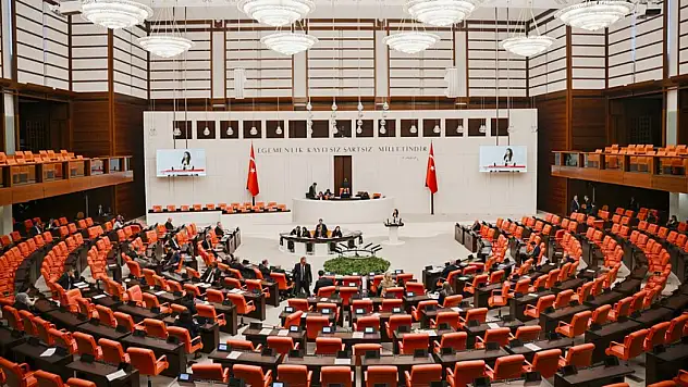 Doğum izni uzatıldı, sosyal medyaya yaş sınırı geldi