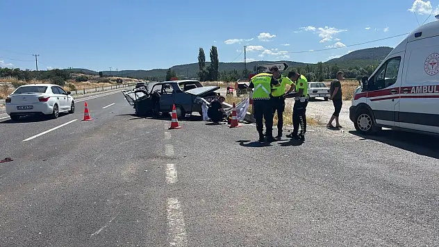 İki otomobil çarpıştı: 1 ölü, 1'i çocuk 4 kişi yaralandı