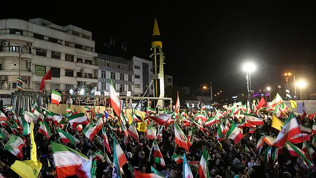 İran'da alarm: Başkent Tahran patlama sesleriyle yankılandı
