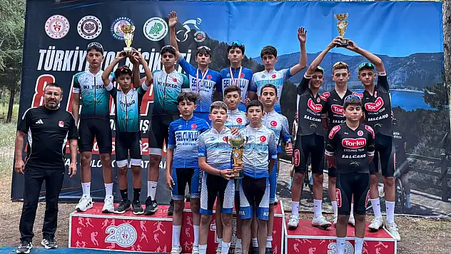 Isparta'da Selçuklu Belediyespor rüzgarı: Şampiyonluklar peş peşe geldi