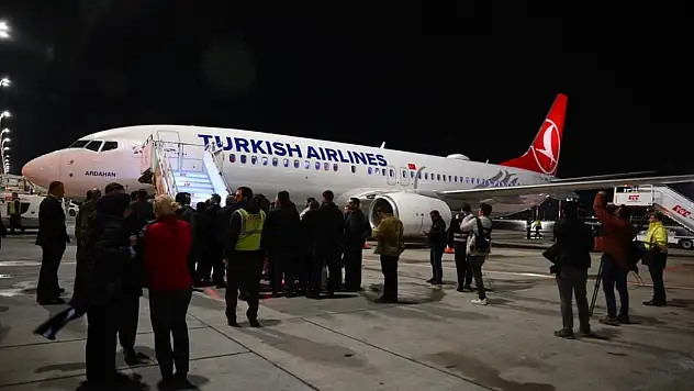 İsrail'in alıkoyduğu Türk aktivistler yurda döndü