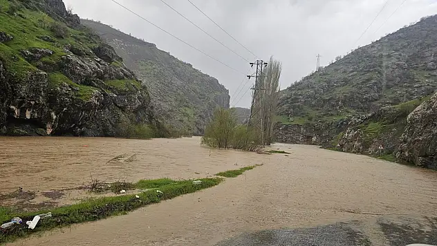 Kara yolu sel suları nedeniyle kapandı
