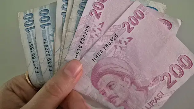Karapınar Belediyesi'nden üniversiteyi kazanan gençlere 5 bin TL eğitim desteği