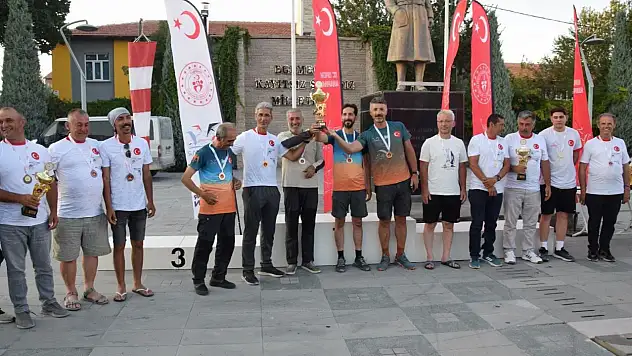 Karapınar'da gökyüzü şöleni sona erdi: Uluslararası yarışmada dereceye girenler ödüllendirildi