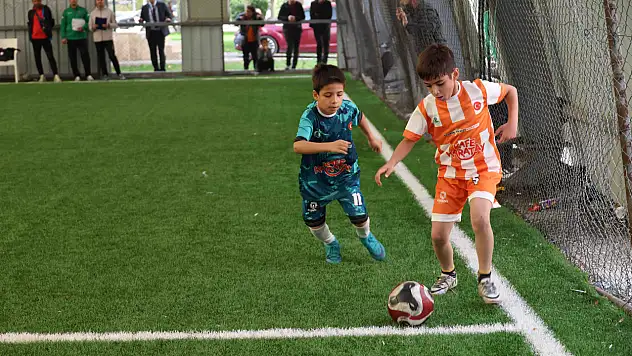 Karatay Belediyesi'nden geleneksel spor şöleni: Futbol turnuvası başladı!