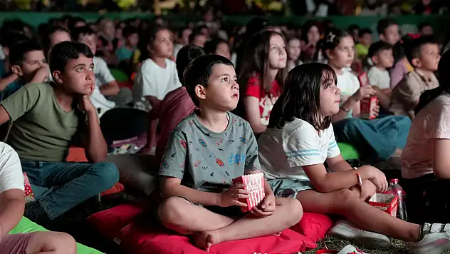 Karatay'da çocuklar için açık hava sinema günleri başladı