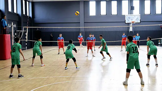 Karatay'da file heyecanı: Ortaokullar arası voleybol turnuvası başladı