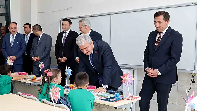 Karatay'da ilkokul 1'inci sınıf öğrencilerine kırtasiye desteği