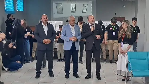 Karatay'da 'Keşif Başlasın' sloganıyla  bilim şenliği: Geleceğin mucitleri projelerini sergiledi