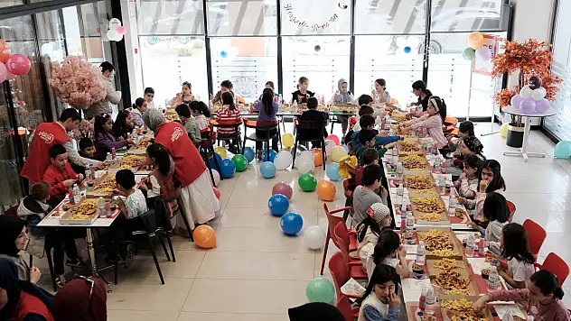 Karatay'da Ramazan bereketi: 10 bin paket yolda, 5 bin öğrenciye iftar