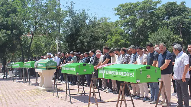Konya'da acı veda… 5 kişi toprağa verildi