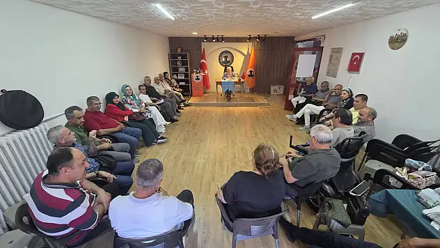 Konya'da anlamlı buluşma: Kitap kulübü üyeleri hem romanı tartıştı hem Kadir İnanır'ı andı
