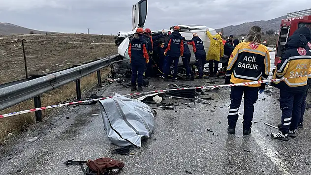 Konya'da arife günü feci kaza! Baba ve oğlu olay yerinde can verdi