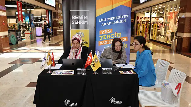 Konya'da AVM'lerde ve merkezlerde tercih masası kuruldu