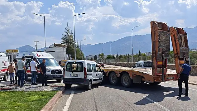Konya'da çekici ile hafif ticari araç çarpıştı: 1'i çocuk 5 yaralı