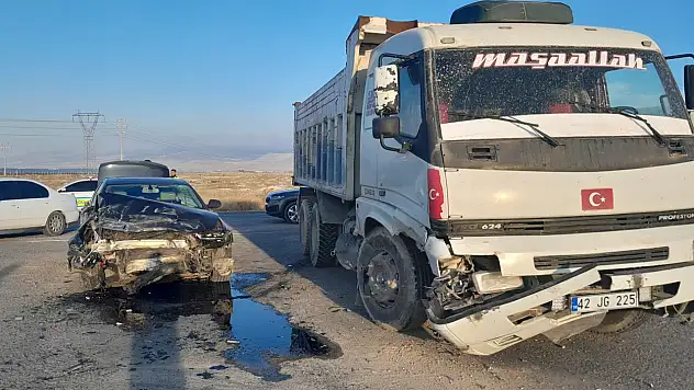 Konya'da kamyon ile otomobil çarpıştı, 1 kişi yaralandı!