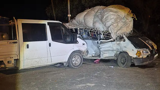 Konya'da kamyonet ile minibüs çarpıştı, 7 yaralı var