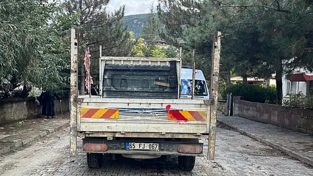Konya'da kamyonetin çarptığı 2 kişi yaralandı