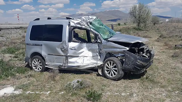 Konya'da kaza: Tırla çarpışan hafif ticari aracın sürücüsü hayatını kaybetti