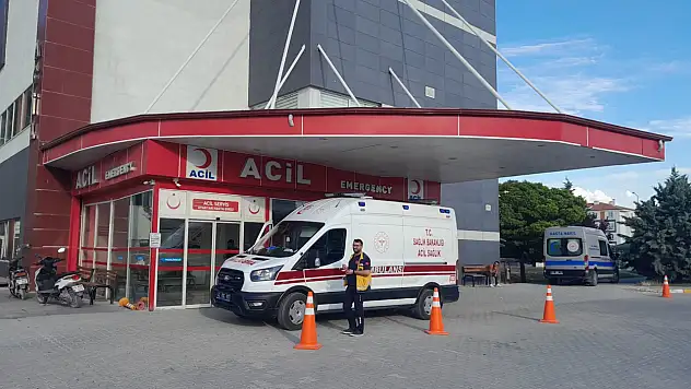 Konya'da korkutan çarpışma: İki ticari araç birbirine girdi, 4 yaralı var