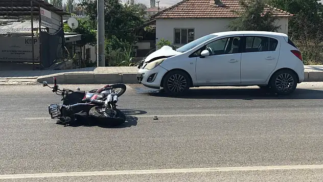 Konya'da otomobil motosiklete çarptı, 1 kişi ağır yaralandı