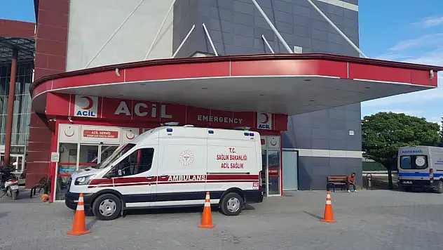 Konya'da otomobilden inen yayaya çarpan motosikletler devrildi: Yaralılar var
