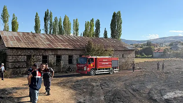 Konya'da saman yüklü kamyon alev alev yandı: Ekipler seferber oldu