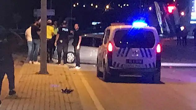 Konya'da sanayi yolunda kaza: Kontrolden çıkan otomobil direği devirdi