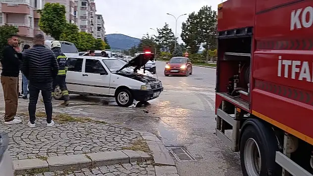 Konya'da seyir halindeki otomobil alev alev yandı: Sürücü son anda kurtuldu