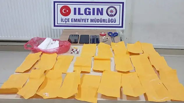 Konya'da şüpheli araç durduruldu, ortalık karıştı: Yola atılan poşetten o çıktı
