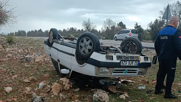 Konya'da takla atan araçtan sağ çıktılar! Şans eseri yara almadılar
