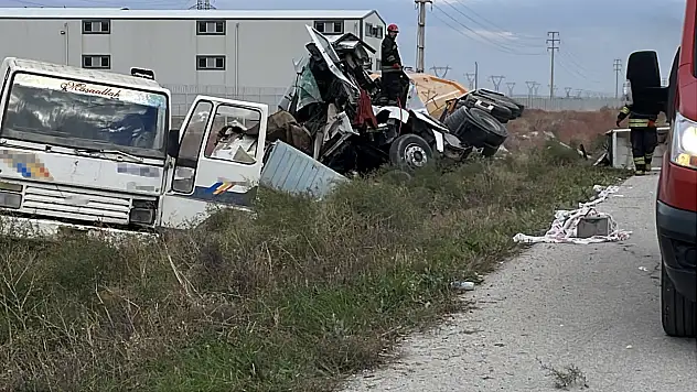 Konya'da tır demir yüklü kamyona çarptı: 1 ölü