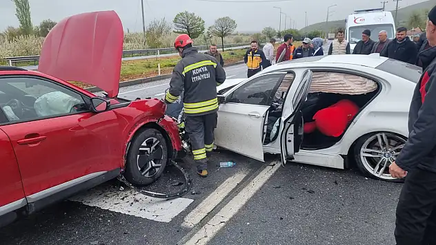Konya'da yağış nedeniyle iki otomobil çarpıştı: 4 yaralı